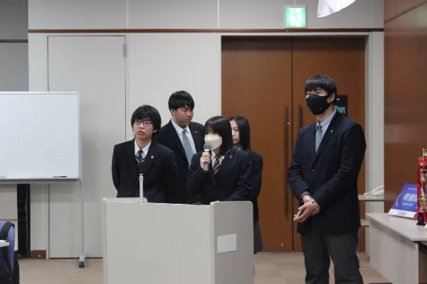 ドライヌードラーズ「讃岐うどんで乾麺づくり」のプレゼンの様子